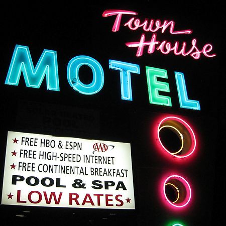 Town House Motel Lancaster Exterior photo
