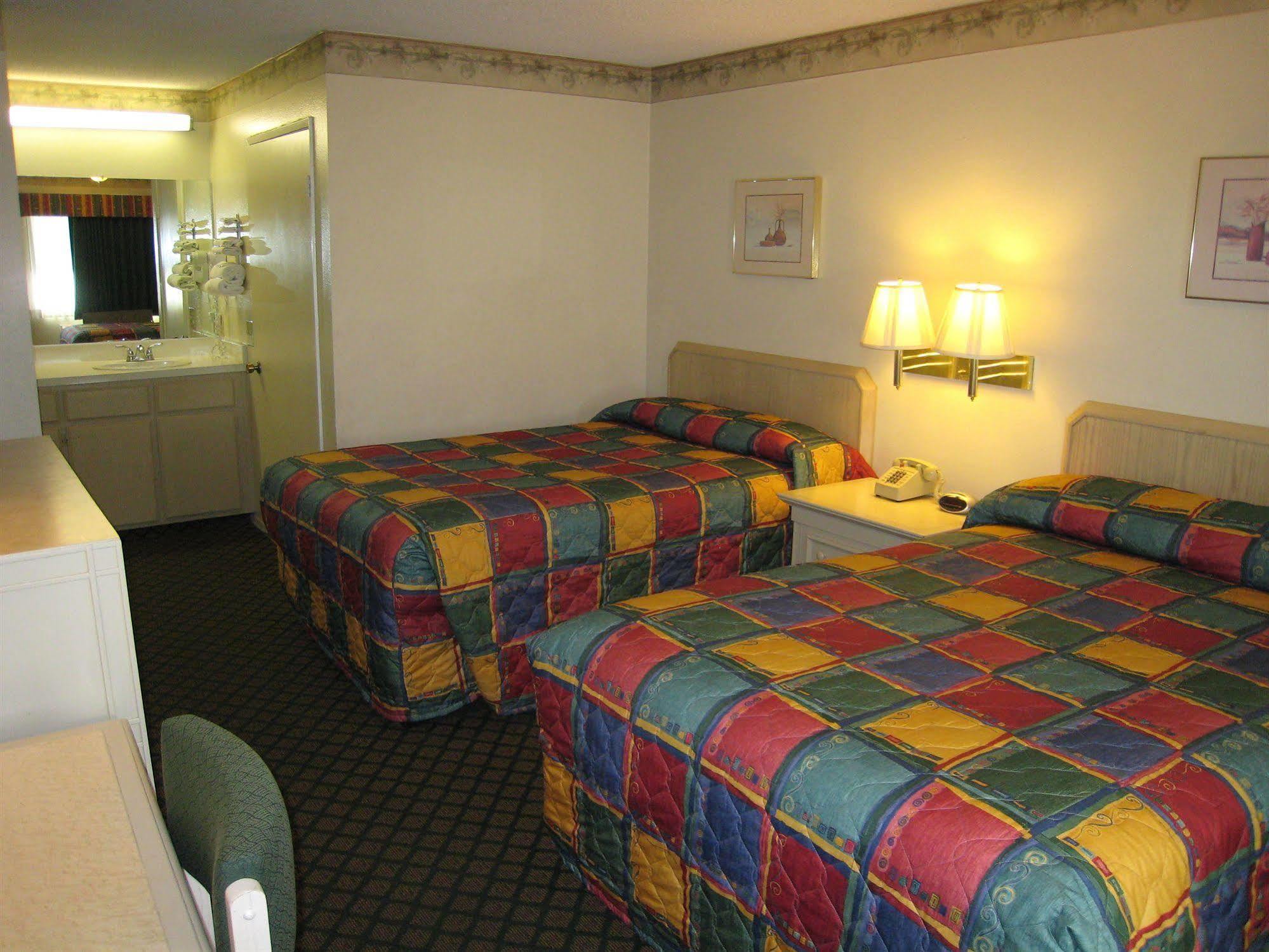 Town House Motel Lancaster Exterior photo